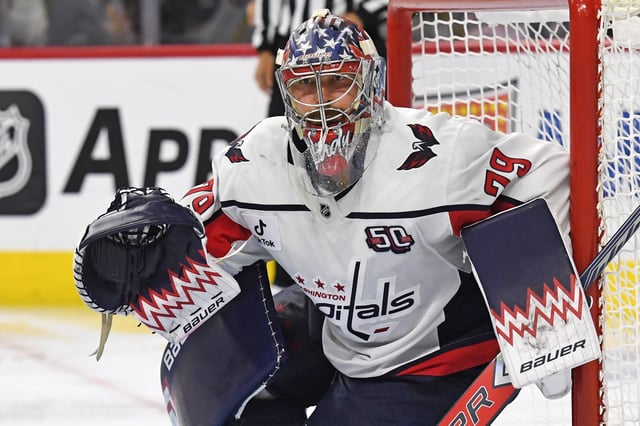 Feb 6, 2025; Philadelphia, Pennsylvania, USA; Washington Capitals goaltender Charlie Lindgren (79) against the Philadelphia Flyers at Wells Fargo Center. Mandatory Credit: Eric Hartline-Imagn Images/File Photo