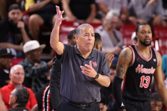Coach Kelvin Sampson&#39;s Houston Cougars are heavily favored at home on Monday night against the Kansas Jayhawks.