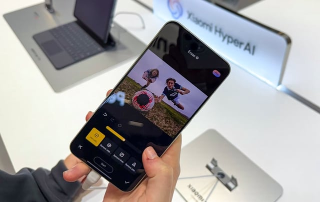 An employee demonstrates an “AI eraser” feature on the Xiaomi 15 smartphone. Photo: Xinmei Shen