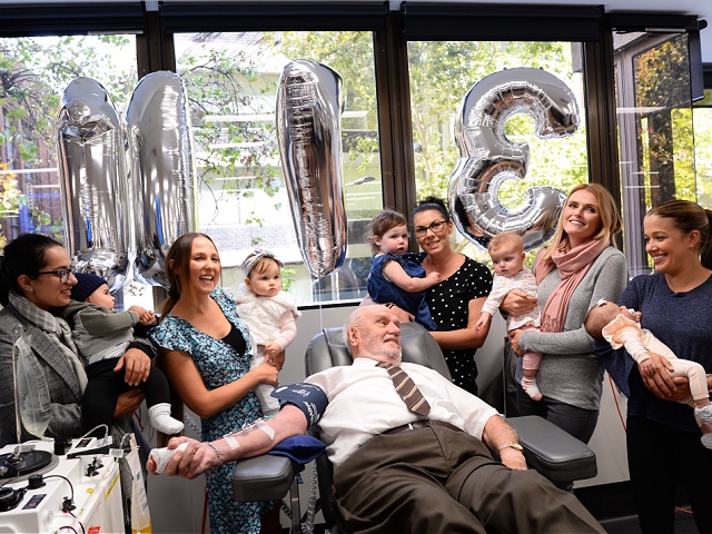11 May 2018, Australia, Sydney: James Harrison lies on a stretcher during his last blood donation. He is surrounded by mothers and their children. 63 years after his first blood donation, Harris gave his last donation. 1173 is the total number of donations of blood plasma the 81-year-old has made. According to calculations of the Red Cross, Harris has helped more than two million mothers in Australia deliver their babies safely. Photo: Subel Bhandari/dpa (Photo by Subel Bhandari/picture alliance via Getty Images)