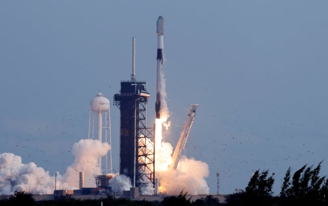 A SpaceX Falcon 9 rocket lifts off from the Kennedy Space Center with a payload of Starlink satellites in Cape Canaveral, Florida, U.S., January 8, 2025. REUTERS/Joe Skipper/File Photo