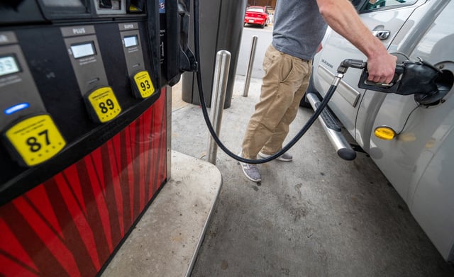 A Sheetz customer gets gasoline at a gas station in Plains, Pennsylvania, U.S. October 19, 2022.  REUTERS/Aimee Dilger/File Photo