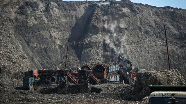 There is still around five million tonnes of waste at the Bhalswa landfill. (Sanchit Khanna/HT Photo)