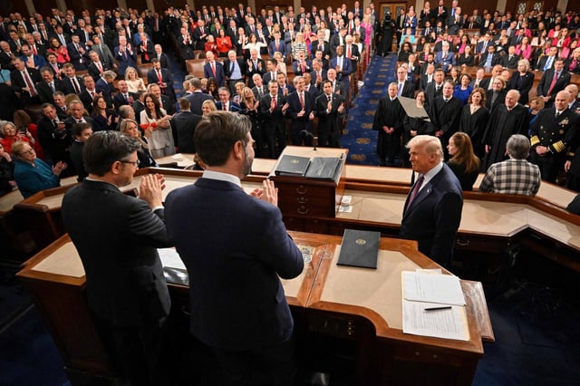 Donald Trump devant le Congrès réuni au Capitole pour écouter son discours, mardi 4 mars à Washington.