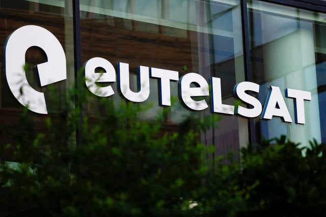 The logo of the European satellite operator Eutelsat is pictured at the company's headquarters in Issy-les-Moulineaux near Paris, France, August 17, 2022. REUTERS/Sarah Meyssonnier/File Photo