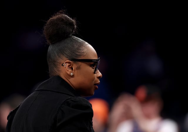 Jennifer Hudson attends the game between the New York Knicks and the Golden State Warriors at Madison Square Garden on March 04, 2025 in New York City.