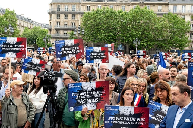 Depuis les massacres du 7 Octobre en Israël, la France fait face à une résurgence de l'antisémitisme, notamment dans les écoles.
