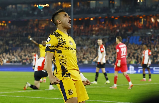 Soccer Football - Champions League - Round of 16 - First Leg - Feyenoord v Inter Milan - Feyenoord Stadium, Rotterdam, Netherlands - March 5, 2025  Inter Milan's Lautaro Martinez celebrates scoring their second goal REUTERS/Piroschka Van De Wouw