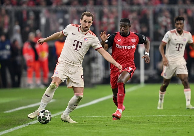 Soccer Football - Champions League - Round of 16 - First Leg - Bayern Munich v Bayer Leverkusen - Allianz Arena, Munich, Germany - March 5, 2025  Bayern Munich's Harry Kane in action with Bayer Leverkusen's Nordi Mukiele REUTERS/Angelika Warmuth