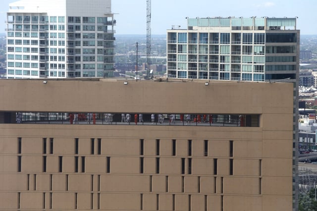Metropolitan Correctional Center, foreground, as seen from the 300 block of east Superior St on July 23, 2014. (Antonio Perez/Chicago Tribune)