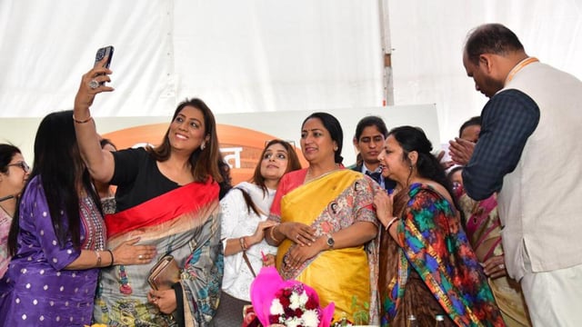 Delhi CM Rekha Gupta interacts with women’s groups. (HT Photo)