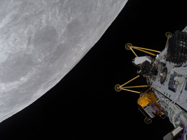 Cette image du 3 mars 2025, fournie par Intuitive Machines, LLC, montre l’atterrisseur lunaire de classe Nova-C de la mission IM-2, Athena, en orbite circulaire autour de la Lune.