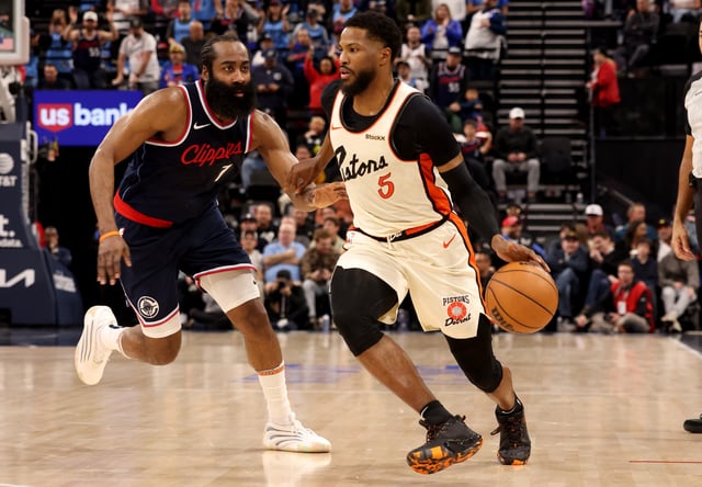 Mar 5, 2025; Inglewood, California, USA; Detroit Pistons guard Malik Beasley (5) drives against LA Clippers guard James Harden (1) during the third quarter at Intuit Dome. Mandatory Credit: Jason Parkhurst-Imagn Images