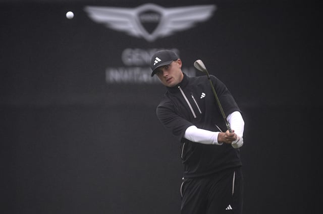 LA JOLLA, CALIFORNIA - FEBRUARY 12: Ludvig Aberg of Sweden plays a shot on the 15th hole prior to The Genesis Invitational 2025 at Torrey Pines Golf Course on February 12, 2025 in La Jolla, California.
