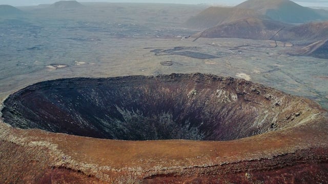 the world’s oldest known meteorite impact crater, hidden within the ancient rocks of the North Pole Dome in Western Australia’s Pilbara region.