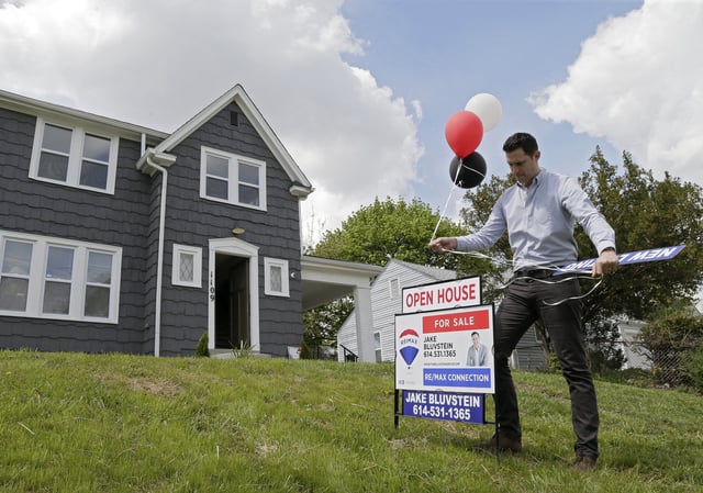 Real estate agent Jake Bluvstein at an open house in Columbus.
01 homes