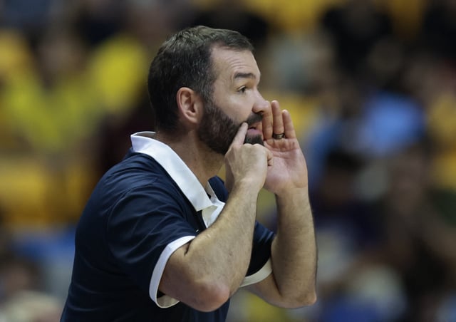 Basketball - FIBA Americas Cup 2022 - Semifinals - Argentina v United States - Ginasio de Esportes Geraldo Magalhanes, Recife, Brazil - September 10, 2022. Alex Jensen coach of the U.S. during the match REUTERS/Ueslei Marcelino/File Photo