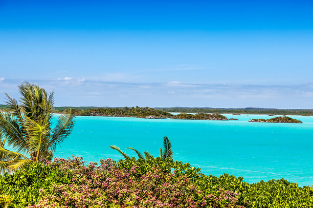 Stock image: View across turquoise waters of Chalk Sound, Providenciales, Turks and Caicos.