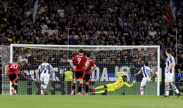 Soccer Football - Europa League - Round of 16 - First Leg - Real Sociedad v Manchester United - Reale Arena, San Sebastian, Spain - March 6, 2025 Real Sociedad's Mikel Oyarzabal scores their first goal from the penalty spot REUTERS/Vincent West