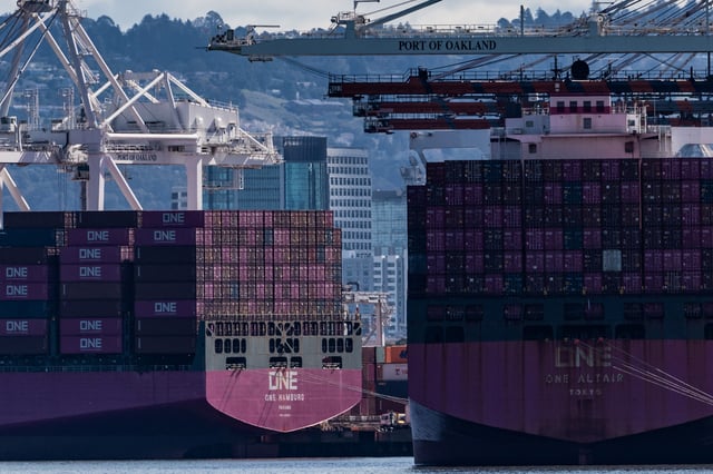 Cargo ships full of shipping containers are seen at the port of Oakland, as trade tensions escalate over U.S. tariffs, in Oakland, California, U.S., March 6, 2025. REUTERS/Carlos Barria