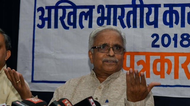 The comments triggered protests from the Shiv Sena (Uddhav Balasaheb Thackeray) and the Congress. On Thursday, Fadnavis said in the assembly that Marathi is the language of Maharashtra, and everyone who lives here should learn the language (HT PHOTO)