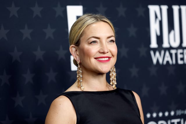 Kate Hudson attends the 30th Annual Critics Choice Awards at Barker Hangar on February 07, 2025 in Santa Monica, California.