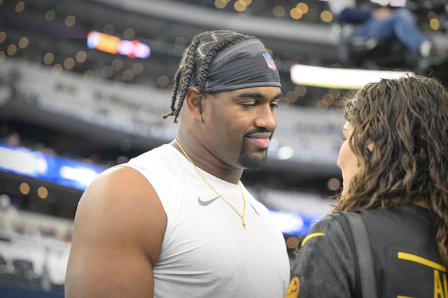 Nov 23, 2023; Arlington, Texas, USA; Washington Commanders defensive tackle Jonathan Allen (93) before the game between the Dallas Cowboys and the Washington Commanders at AT&T Stadium. Mandatory Credit: Jerome Miron-USA TODAY Sports/File Photo