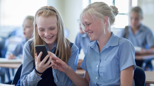 The private member’s bill originally included a mandatory ban on smartphones in schools