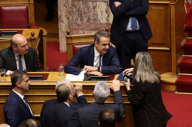 Greek prime minister Kyriakos Mitsotakis talks with his party's lawmakers, after the results of  no-confidence motion against his government at the parliament in Athens, Greece, March 7, 2025. REUTERS/Stelios Misinas