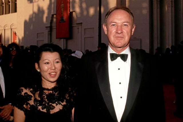 Gene Hackman et Betsy Arakawa lors de la 61e cérémonie des Oscars au Shrine Auditorium de Los Angeles, Californie, le 29 mars 1989. 
