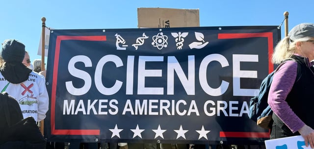 „Wissenschaft macht Amerika groß“: Massenproteste am Lincoln Memorial in Washington
