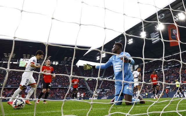 Soccer Football - Ligue 1 - Stade Rennes v Paris St Germain - Roazhon Park, Rennes, France - March 8, 2025 Stade Rennes' Brice Samba looks dejected after Paris St Germain's Goncalo Ramos scores their second goal REUTERS/Stephane Mahe