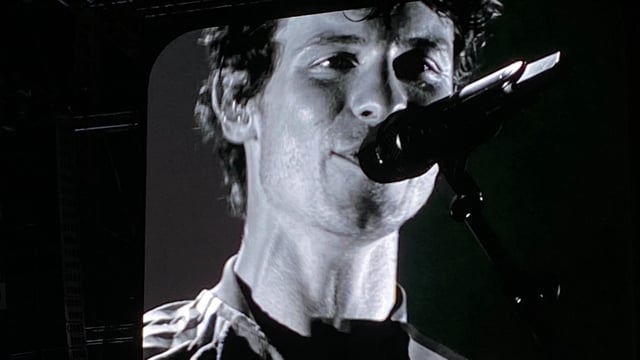 Shawn Mendes wore Virat Kohli's jersey at his first Indian concert in Mumbai