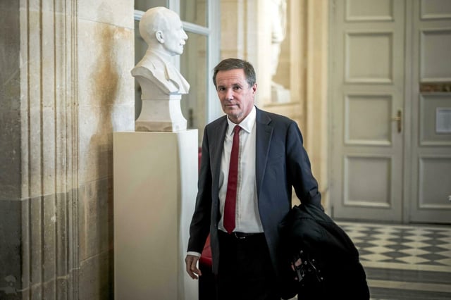 Nicolas Dupont-Aignan annonce sa candidature à l'élection présidentielle de 2027.
