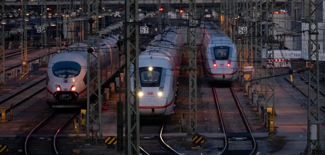 Züge der Deutschen Bahn am Münchner Hauptbahnhof