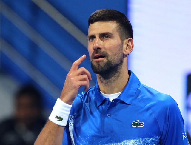 Novak Djokovic a l’air abattu après avoir perdu son match du tour de 32 contre l’Italien Matteo Berrettini à l’Open du Qatar, le 18 février 2025.