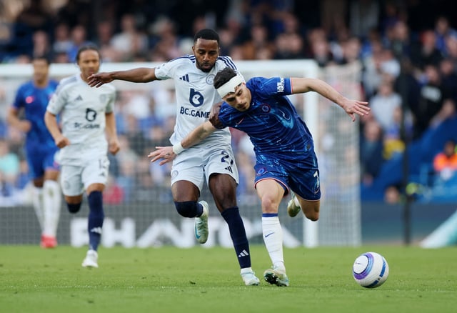 Soccer Football - Premier League - Chelsea v Leicester City - Stamford Bridge, London, Britain - March 9, 2025 Chelsea's Pedro Neto in action with Leicester City's Ricardo Pereira REUTERS/Isabel Infantes