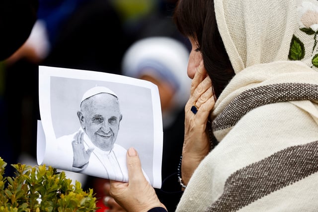 Ces dernières années, Jorge Bergoglio, élu pape le 13 mars 2013, a souffert d’une série de problèmes de santé.