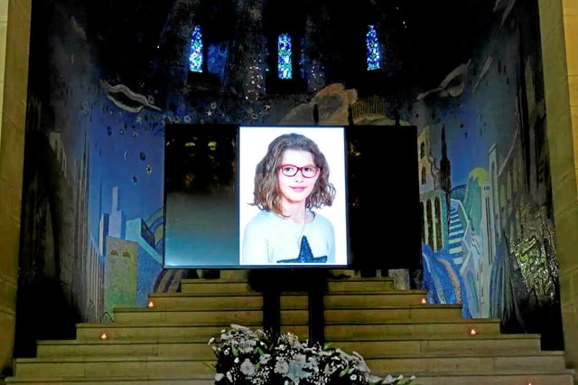<figure id="image">
<figcaption>L'enseignante accusée d'avoir harcelé Evaëlle, une collégienne qui s'est suicidée à 11 ans dans le Val-d'Oise en 2019, est jugée par le tribunal correctionnel de Pontoise.</figcaption>
</figure>
