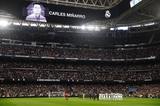 Soccer Football - LaLiga - Real Madrid v Rayo Vallecano - Santiago Bernabeu, Madrid, Spain - March 9, 2025 General view during a minutes silence in memory of FC Barcelona doctor Carles Minarro Garcia before the match REUTERS/Susana Vera/File Photo