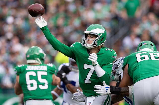 Dec 29, 2024; Philadelphia, Pennsylvania, USA; Philadelphia Eagles quarterback Kenny Pickett (7) passes the ball against the Dallas Cowboys during the second quarter at Lincoln Financial Field. Mandatory Credit: Bill Streicher-Imagn Images/File Photo