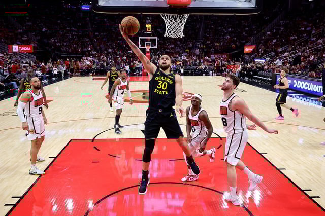 HOUSTON, TEXAS - FEBRUARY 13: Stephen Curry #30 of the Golden State Warriors shoots the ball against the Houston Rockets during the second half at Toyota Center on February 13, 2025 in Houston, Texas.  NOTE TO USER: User expressly acknowledges and agrees that, by downloading and or using this photograph, User is consenting to the terms and conditions of the Getty Images License Agreement. (Photo by Alex Slitz/Getty Images)