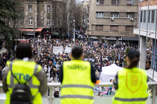 Students and anti-government protesters block access to the offices of state broadcaster Radio Television of Serbia (RTS), keeping employees out and forcing some of the live programming to go off air, in Belgrade, Serbia March 11, 2025. REUTERS/Djordje Kojadinovic