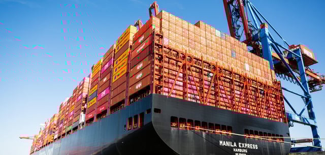 Die „Manila Express " der Hamburger Reederei Hapag-Lloyd liegt am Terminal Burchardkai der HHLA