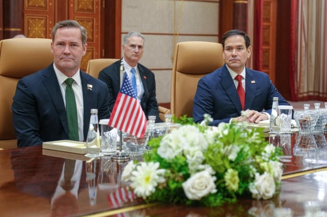 Der nationale Sicherheitsberater der USA, Mike Waltz (l) und US-Außenminister Marco Rubio (r) vor dem Treffen in Dschidda mit ukrainischen Beamten