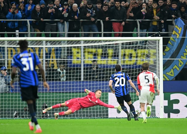 Soccer Football - Champions League - Round of 16 - Second Leg - Inter Milan v Feyenoord - San Siro, Milan, Italy - March 11, 2025 Inter Milan's Hakan Calhanoglu scores their second goal from the penalty spot REUTERS/Daniele Mascolo