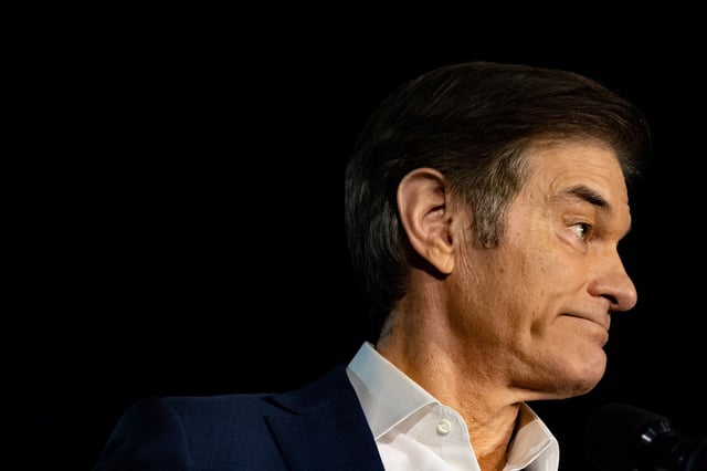 Pennsylvania Republican Senate candidate Mehmet Oz delivers remarks at a rally ahead of the 2022 U.S. midterm elections in Pennsburg, Pennsylvania, U.S., November 7, 2022. REUTERS/Hannah Beier