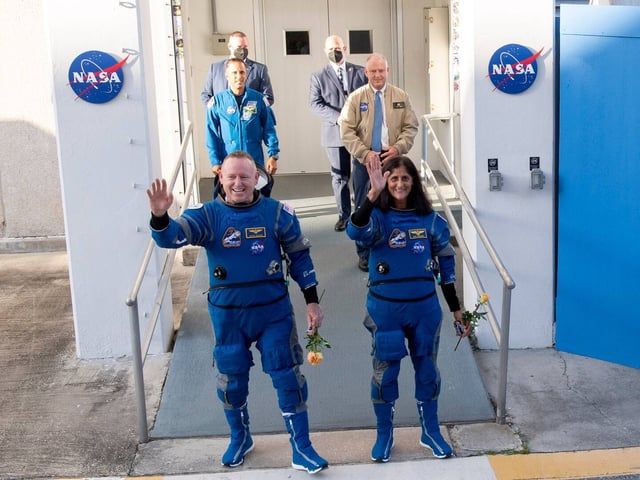 Les astronautes Butch Wilmore et Suni Williams avant leur départ, à Cap Canaveral (Floride), le 5 juin.