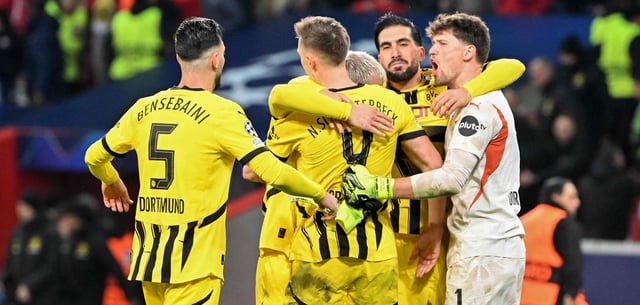 Erleichterung, Stolz, Glückseligkeit: Die Spieler des BVB feiern den Sieg in Lille