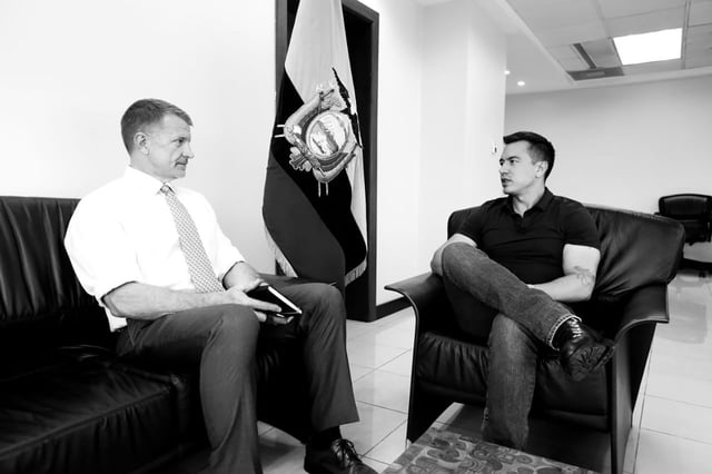 An image of Erik Prince meeting with Ecuadorian President Daniel Noboa shared on Noboa's official X account.